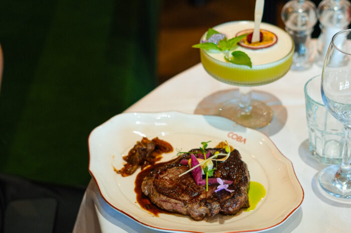 Dîner, cocktails et DJ le week-end